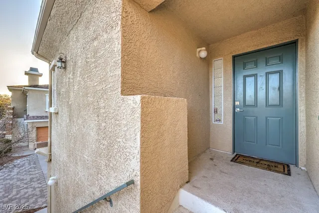 $1,995 | 10600 Amber Ridge Drive, Unit 205, Las Vegas, NV 89144