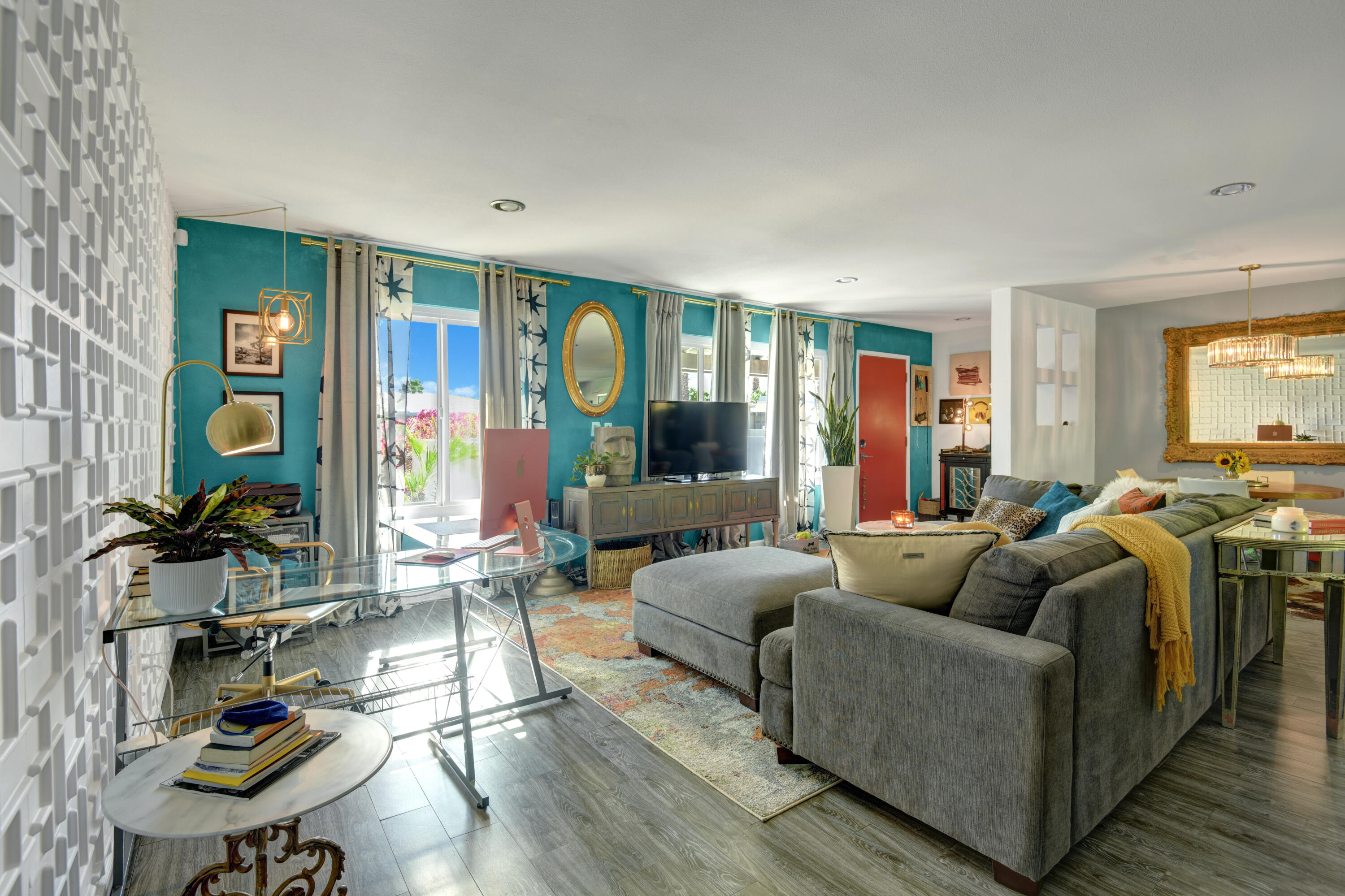 LIVING ROOM REVERSE