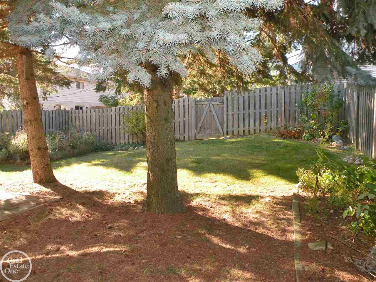 74 Longford Drive Rochester, MI 48309 - Photo 9 of 33 31269681-8.JPG
