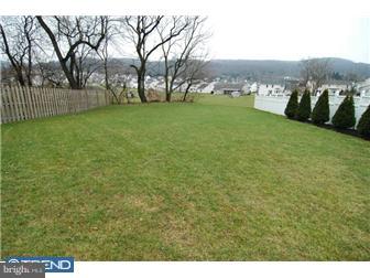 46 Michigan Drive Sinking Spring, PA 19608 - Photo 4 of 12