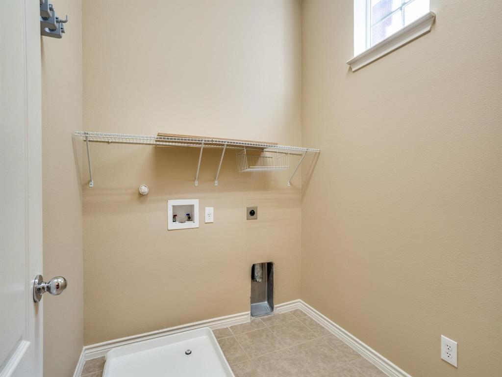 15711 Spectrum Drive, Unit 80 Addison, TX 75001 - Photo 16 of 26 a bathroom with a shower