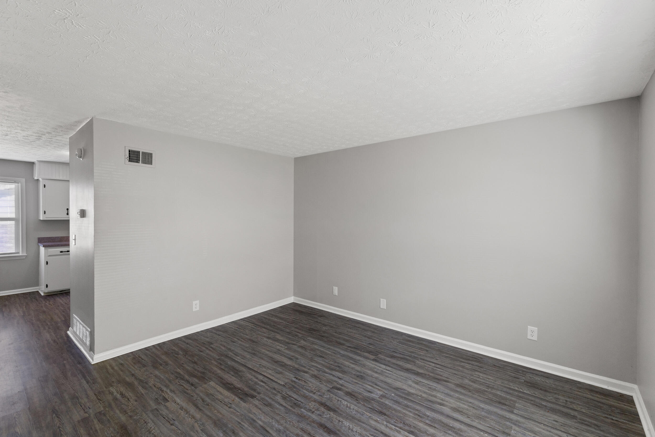 412 Ridgewood Lane Frankfort, KY 40601 - Photo 2 of 14 img_5705