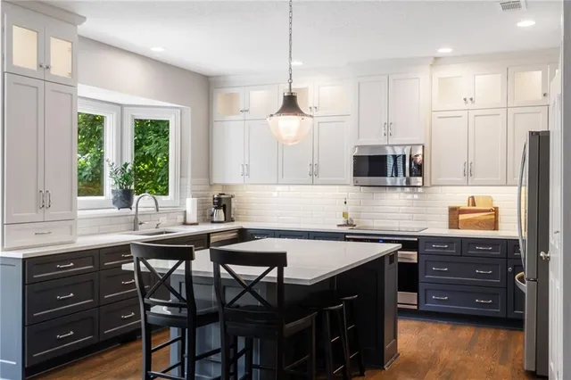 $750,000 | 7719 West 145th Terrace, Overland Park, KS 66223