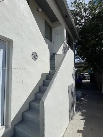 a view of entryway and hall