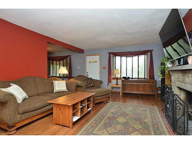 2423 Brodhead Road Aliquippa, PA 15001 - Photo 3 of 20 Living Room.