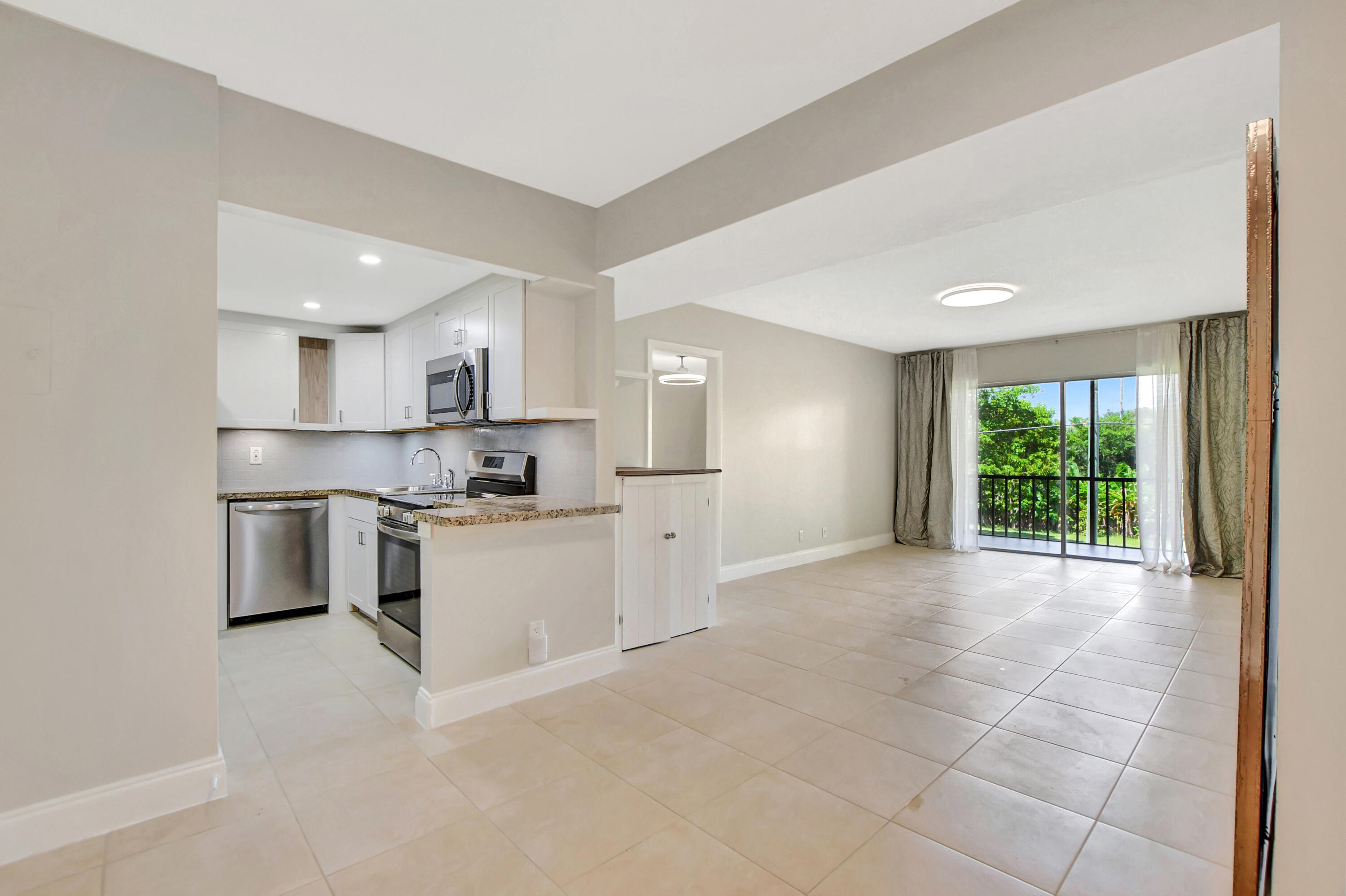 450 Northwest 20th Street, Unit 2020 Boca Raton, FL 33431 - Photo 4 of 29 15-print-DSC_0516