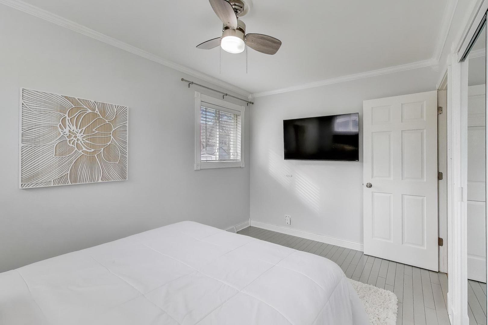 412 Ridgeland Avenue Elmhurst, IL 60126 - Photo 12 of 22 Gallery Image 12