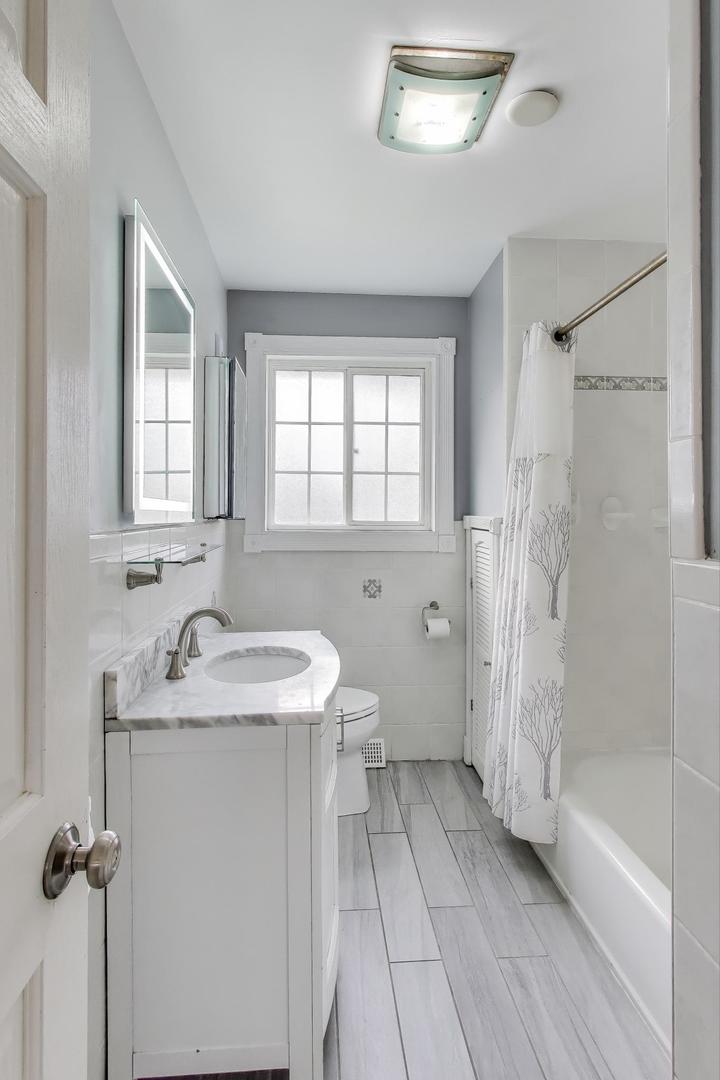 412 Ridgeland Avenue Elmhurst, IL 60126 - Photo 16 of 22 Gallery Image 16