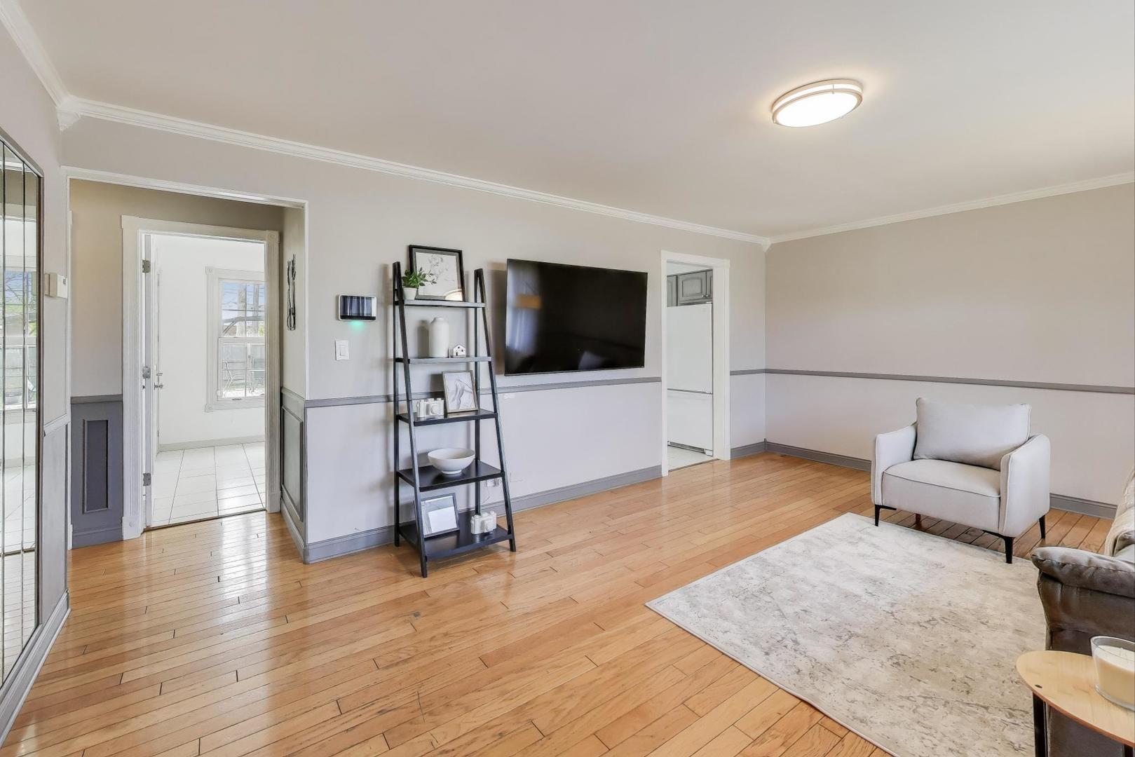 412 Ridgeland Avenue Elmhurst, IL 60126 - Photo 5 of 22 Gallery Image 5
