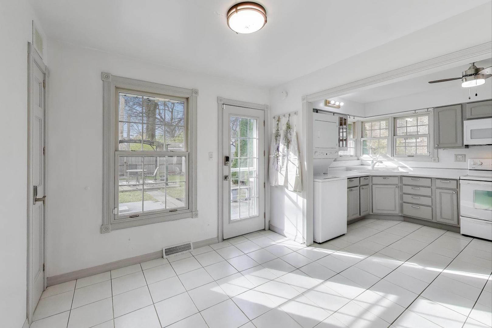 412 Ridgeland Avenue Elmhurst, IL 60126 - Photo 6 of 22 Gallery Image 6