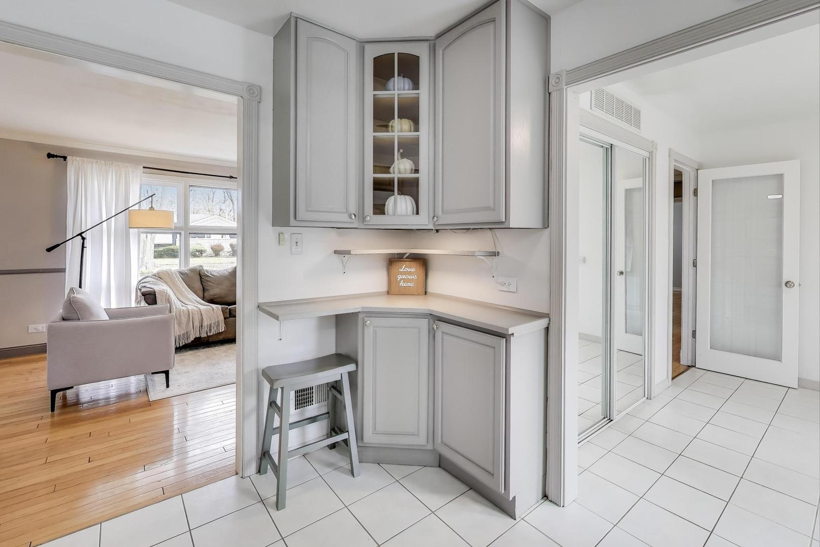 412 Ridgeland Avenue Elmhurst, IL 60126 - Photo 9 of 22 Gallery Image 9