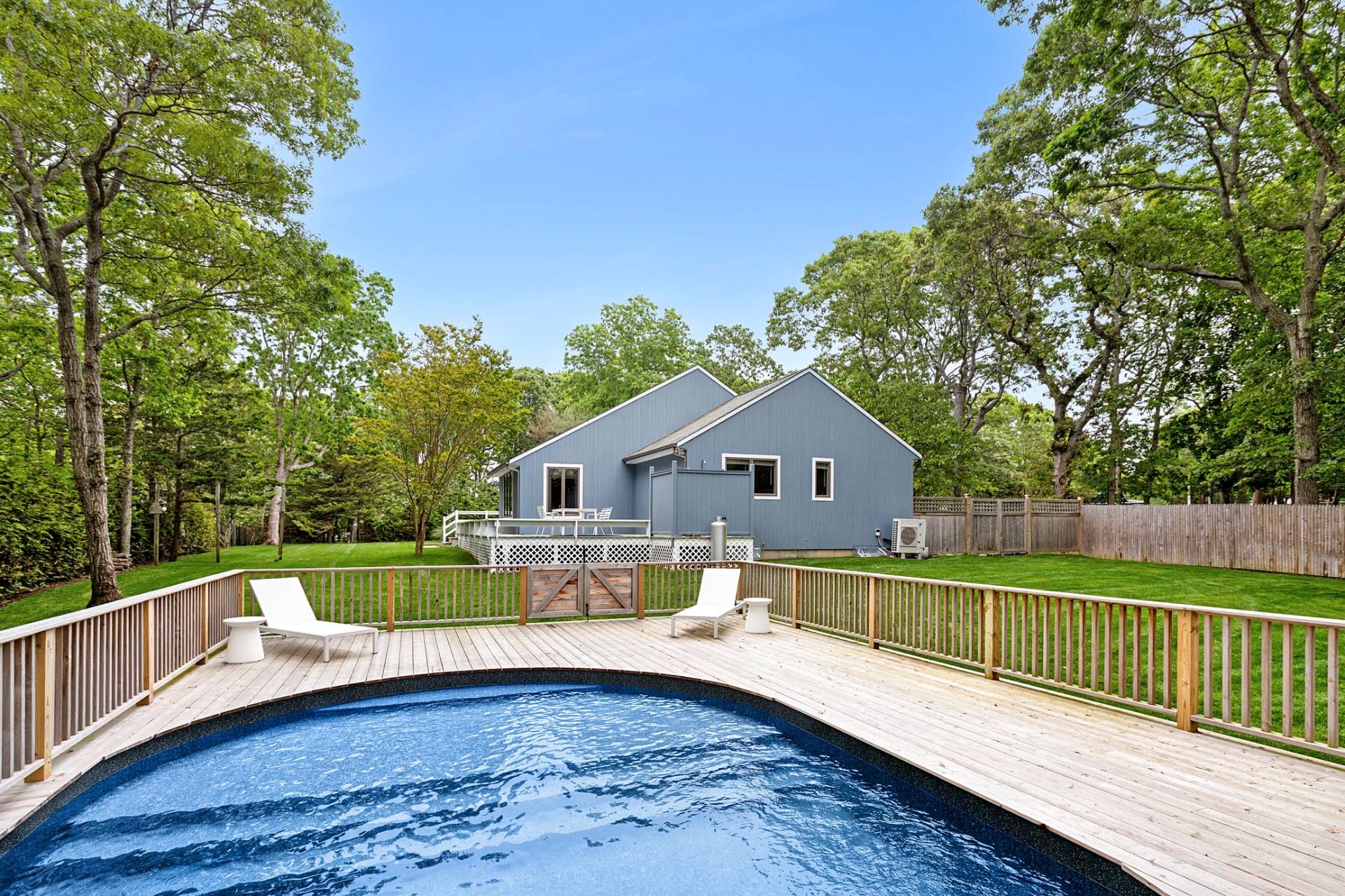 152 Isle Of Wight Road East Hampton, NY 11937 - Photo 2 of 34