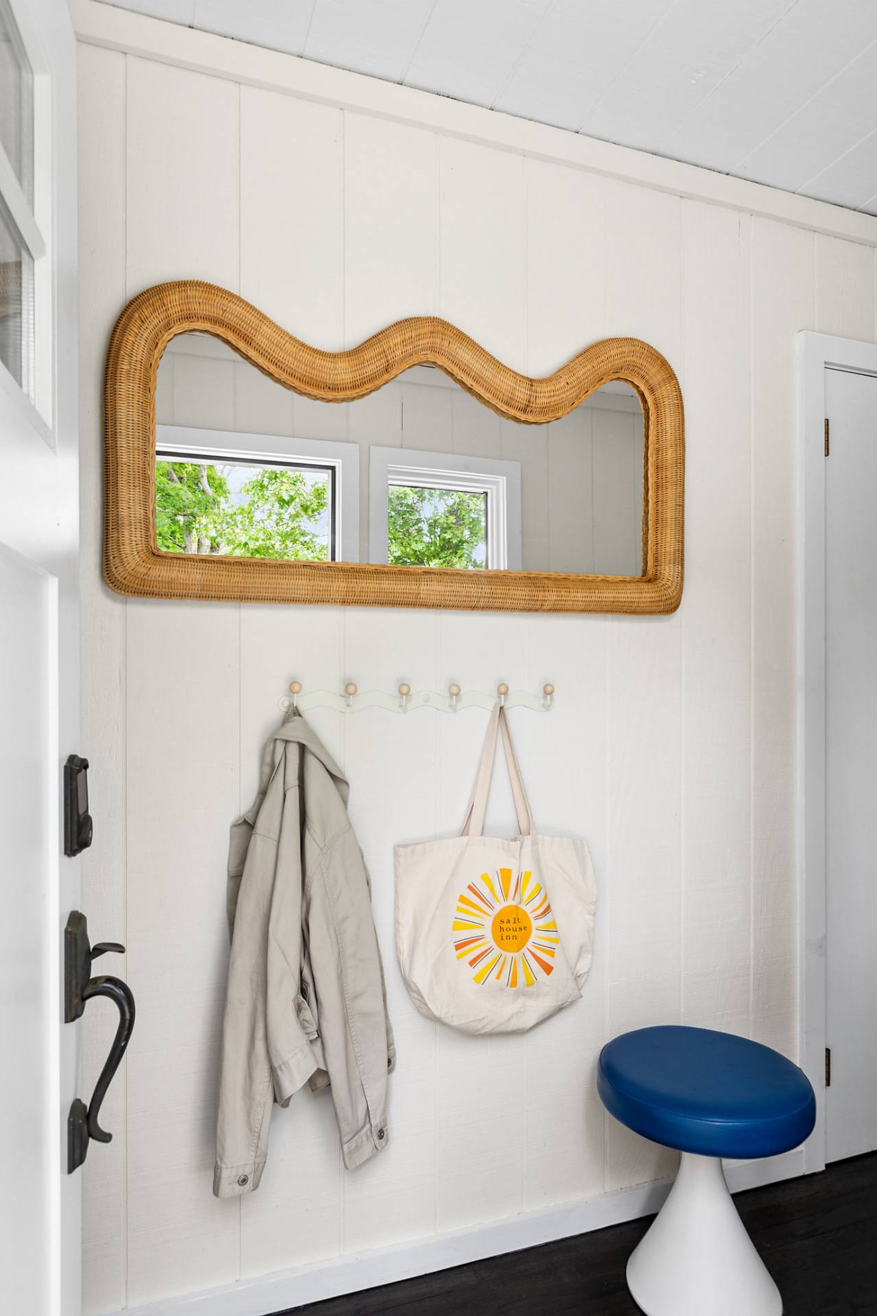 152 Isle Of Wight Road East Hampton, NY 11937 - Photo 4 of 34