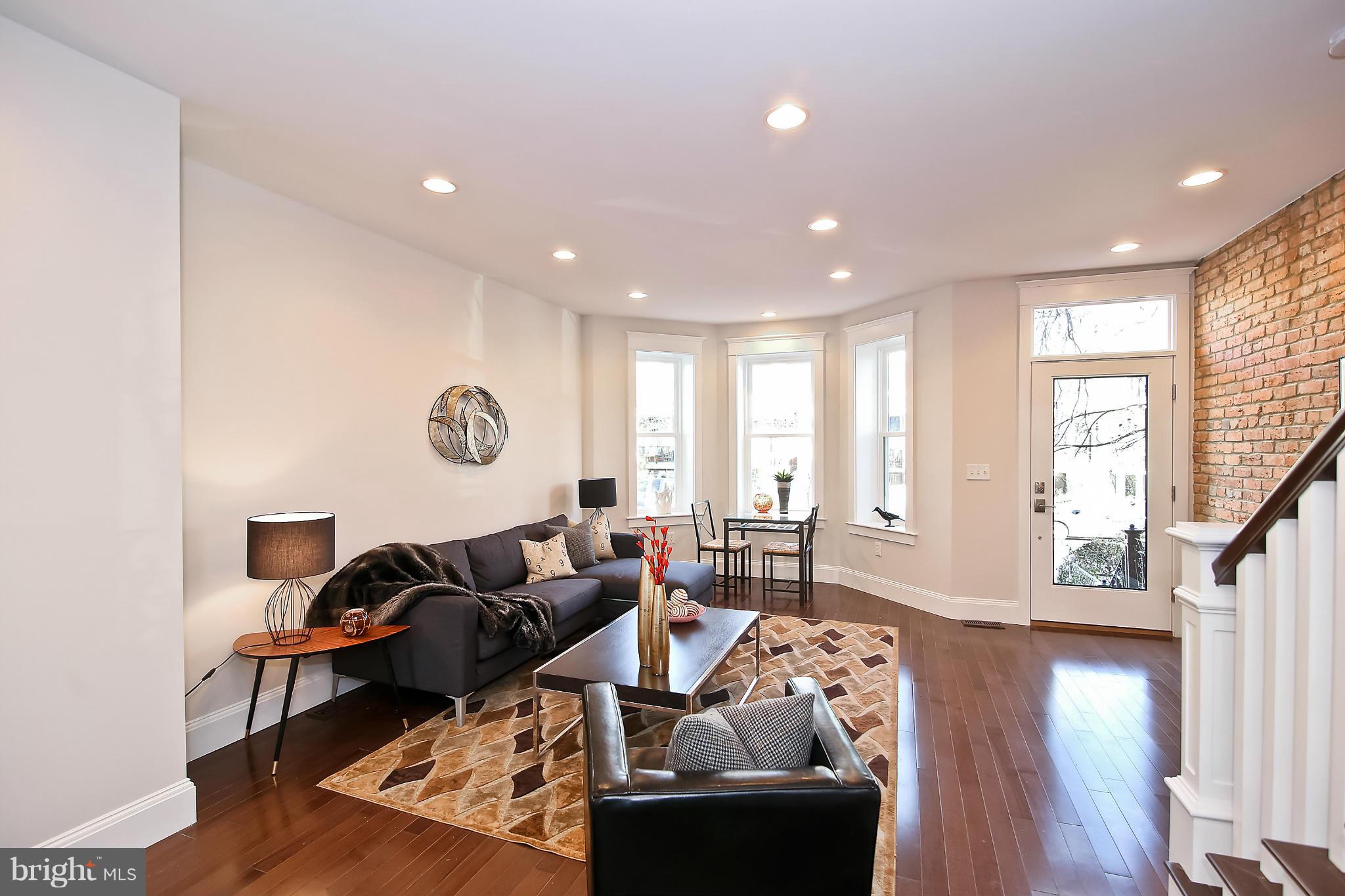 906 11th Street Northeast Washington, DC 20002 - Photo 4 of 20 Living Room