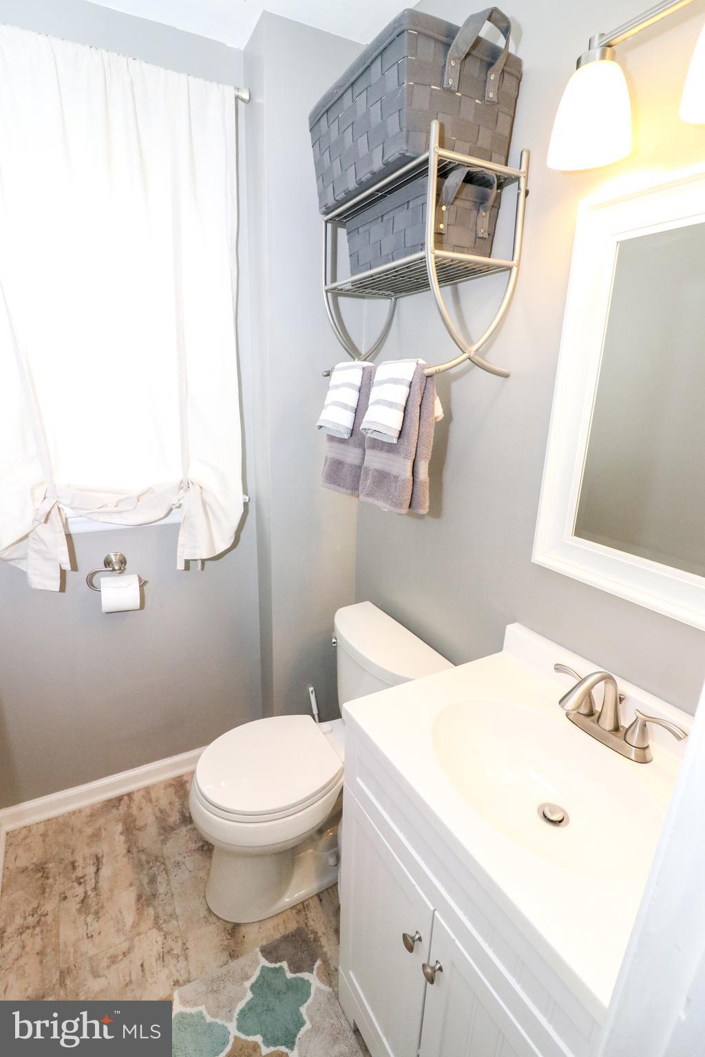 32 Mill Creek Road Southampton, PA 18966 - Photo 40 of 40 Powder Room