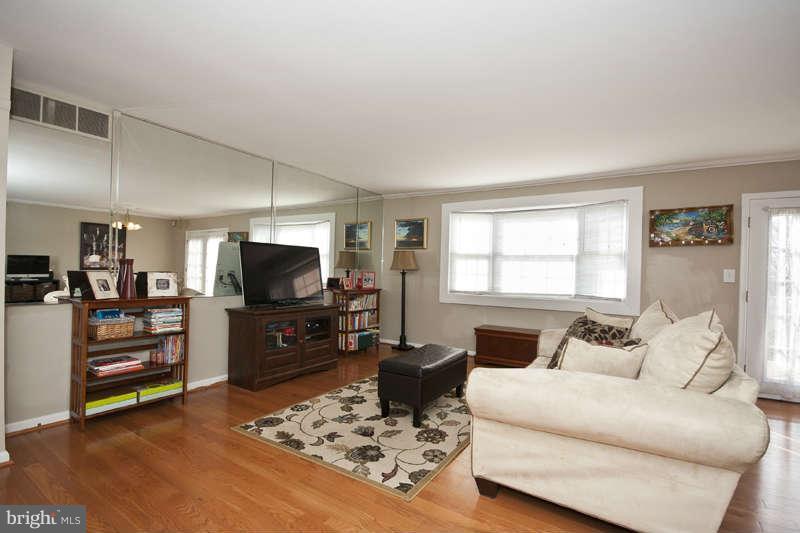 4303 4 Mills Road Baltimore, MD 21236 - Photo 3 of 22 Family Room