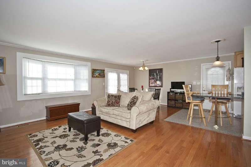 4303 4 Mills Road Baltimore, MD 21236 - Photo 4 of 22 Family Room