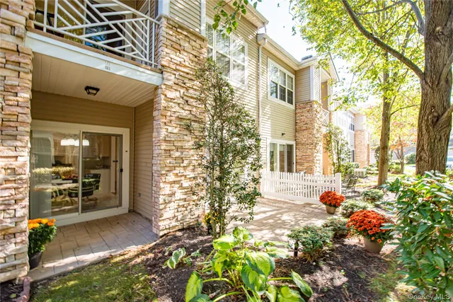 a view of entryway door