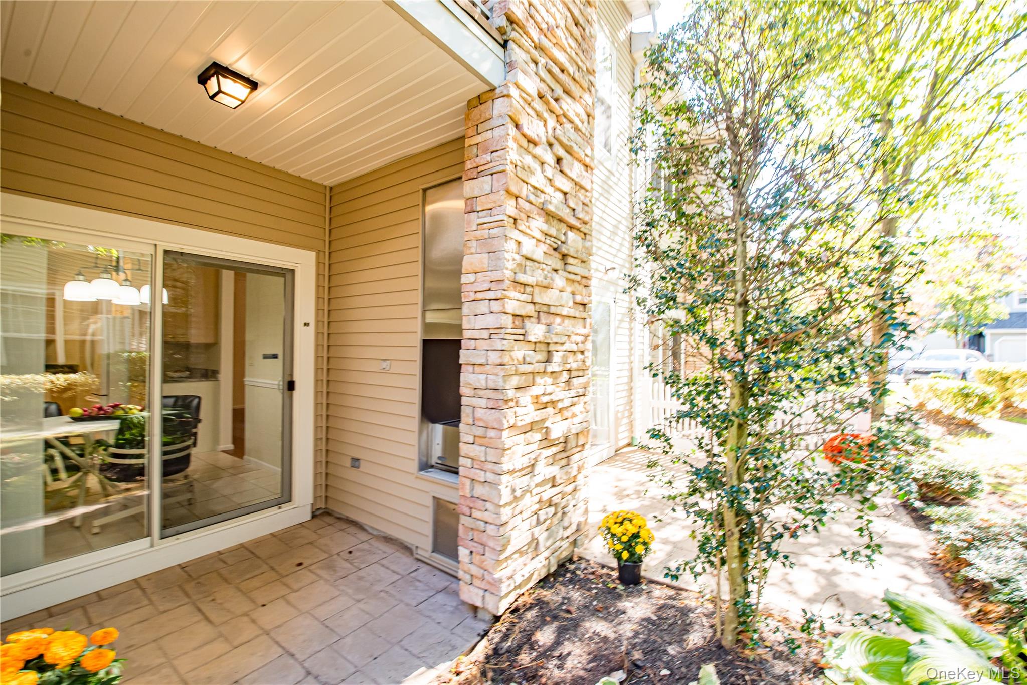 93 Carriage Lane, Unit AVON LOWER Plainview, NY 11803 - Photo 30 of 36 a view of entryway door