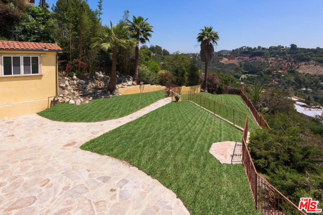 1050 Stradella Road Los Angeles, CA 90077 - Photo 2 of 24