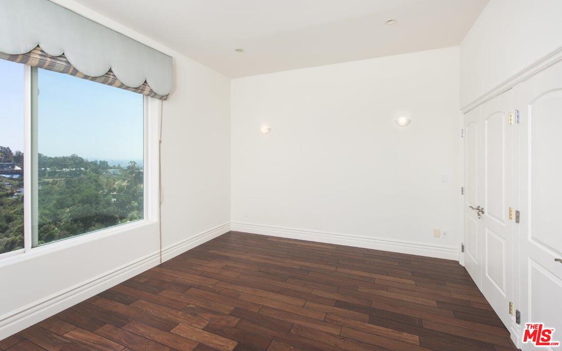 1050 Stradella Road Los Angeles, CA 90077 - Photo 15 of 24