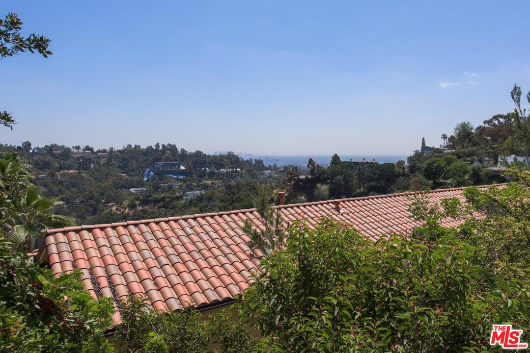 1050 Stradella Road Los Angeles, CA 90077 - Photo 5 of 24