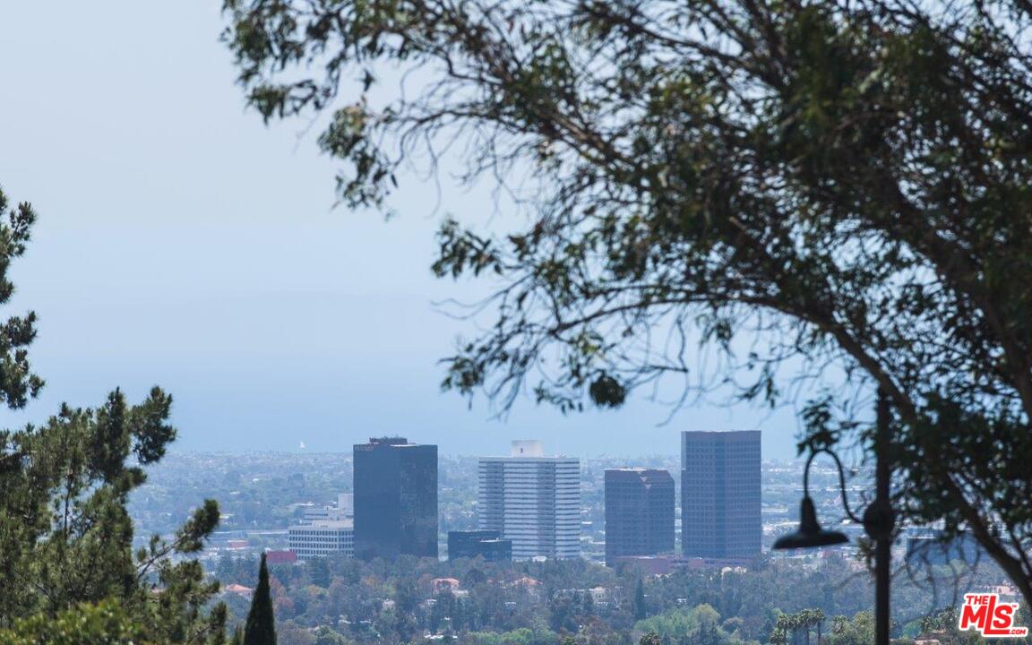 1050 Stradella Road Los Angeles, CA 90077 - Photo 7 of 24