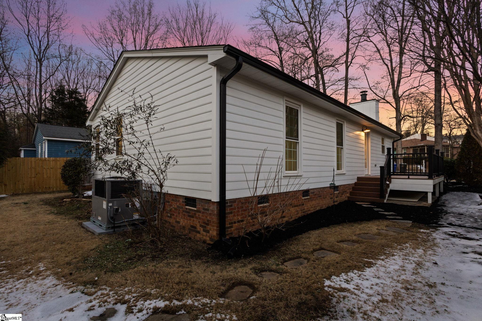 1005 Summit Drive Greenville, SC 29609 - Photo 4 of 42