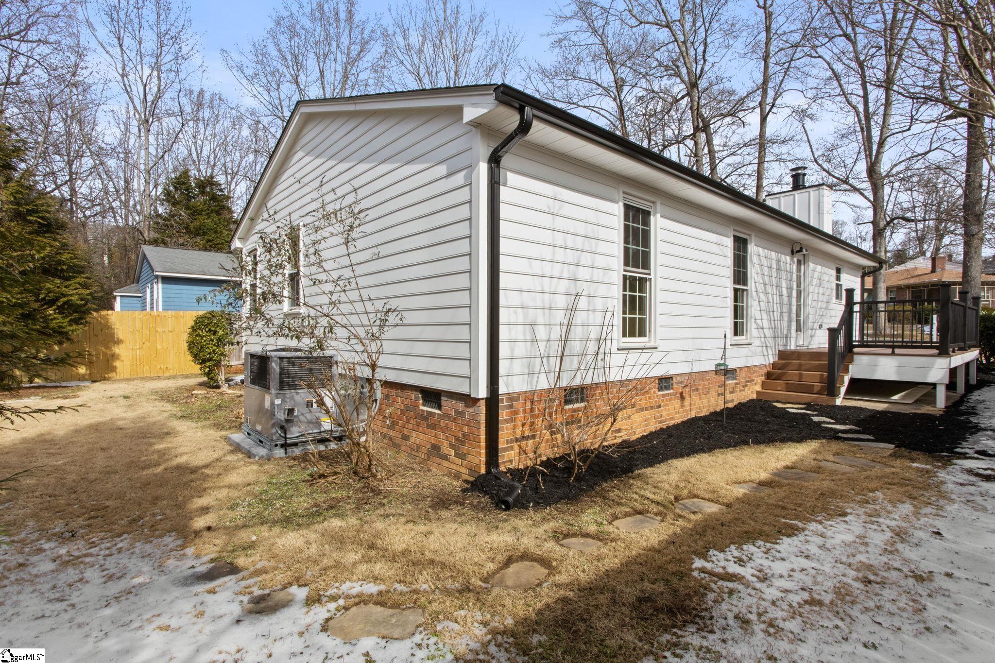 1005 Summit Drive Greenville, SC 29609 - Photo 7 of 42