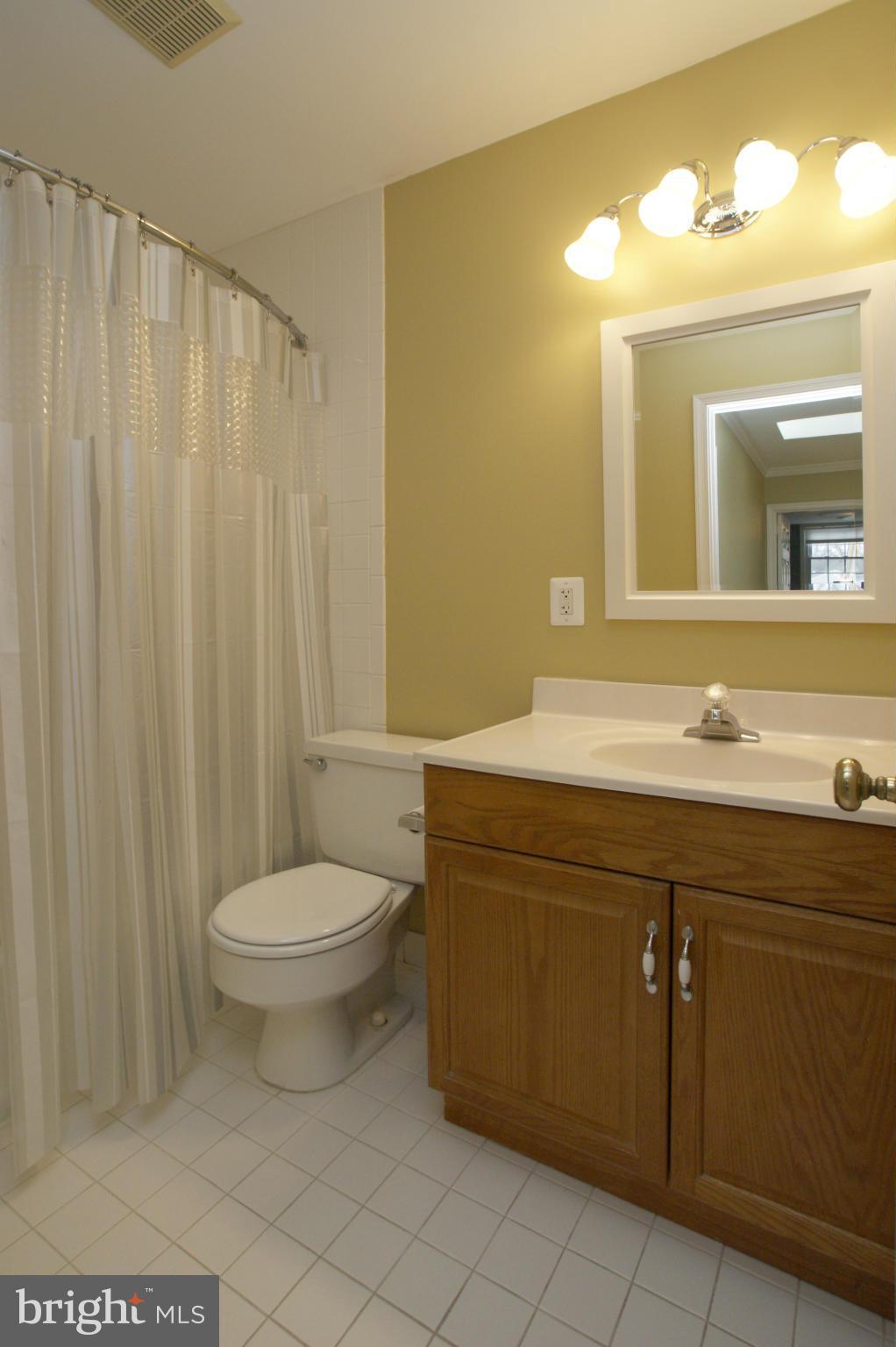 7804 Cliffside Court Springfield, VA 22153 - Photo 23 of 30 Guest Bath upstairs.