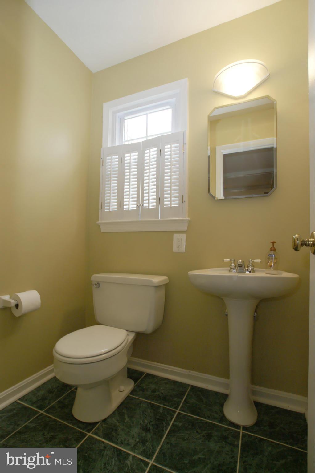 7804 Cliffside Court Springfield, VA 22153 - Photo 4 of 30 Powder room on main floor.