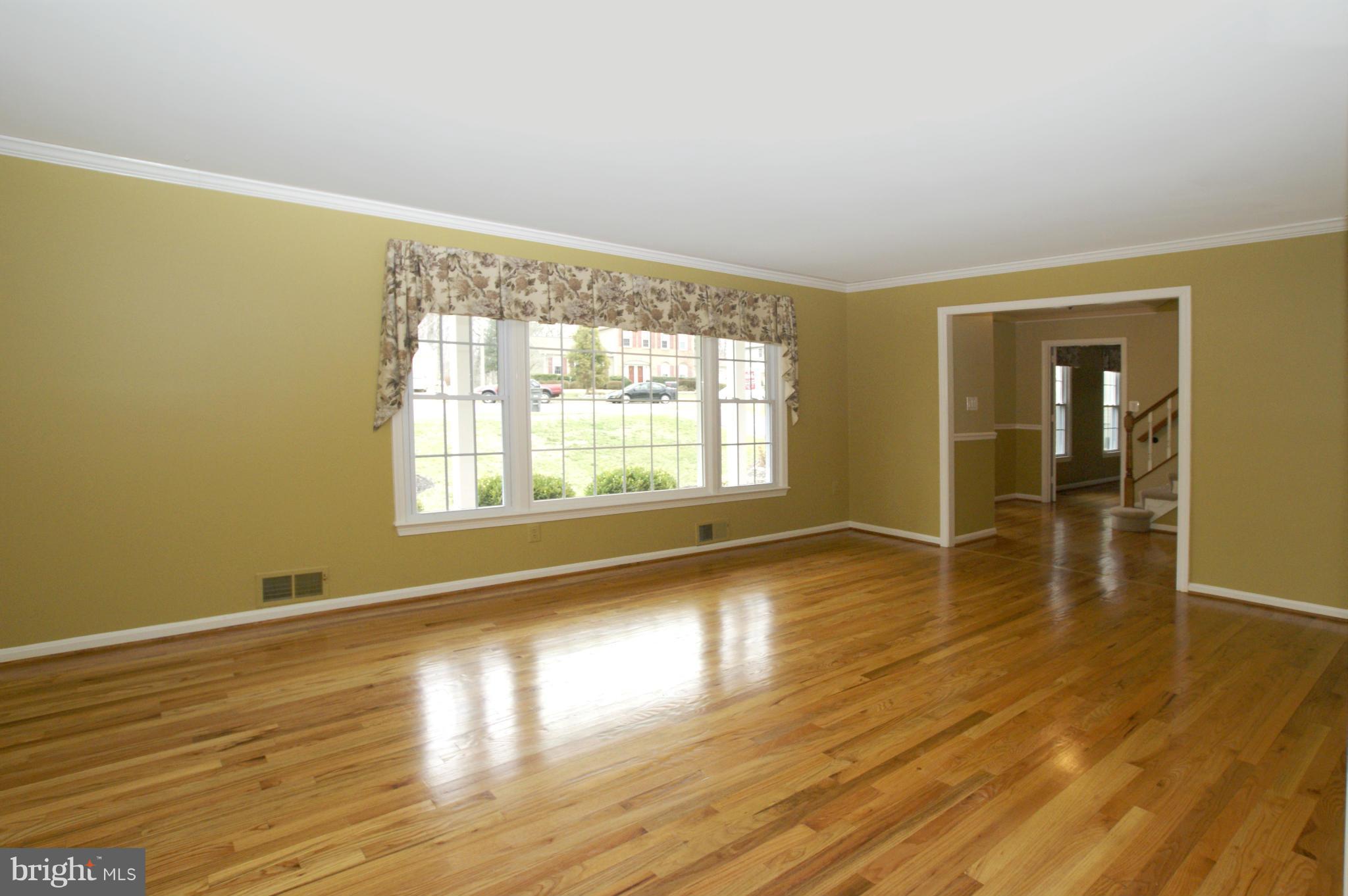 7804 Cliffside Court Springfield, VA 22153 - Photo 5 of 30 Bright and sunny Living Room 19' x 13'