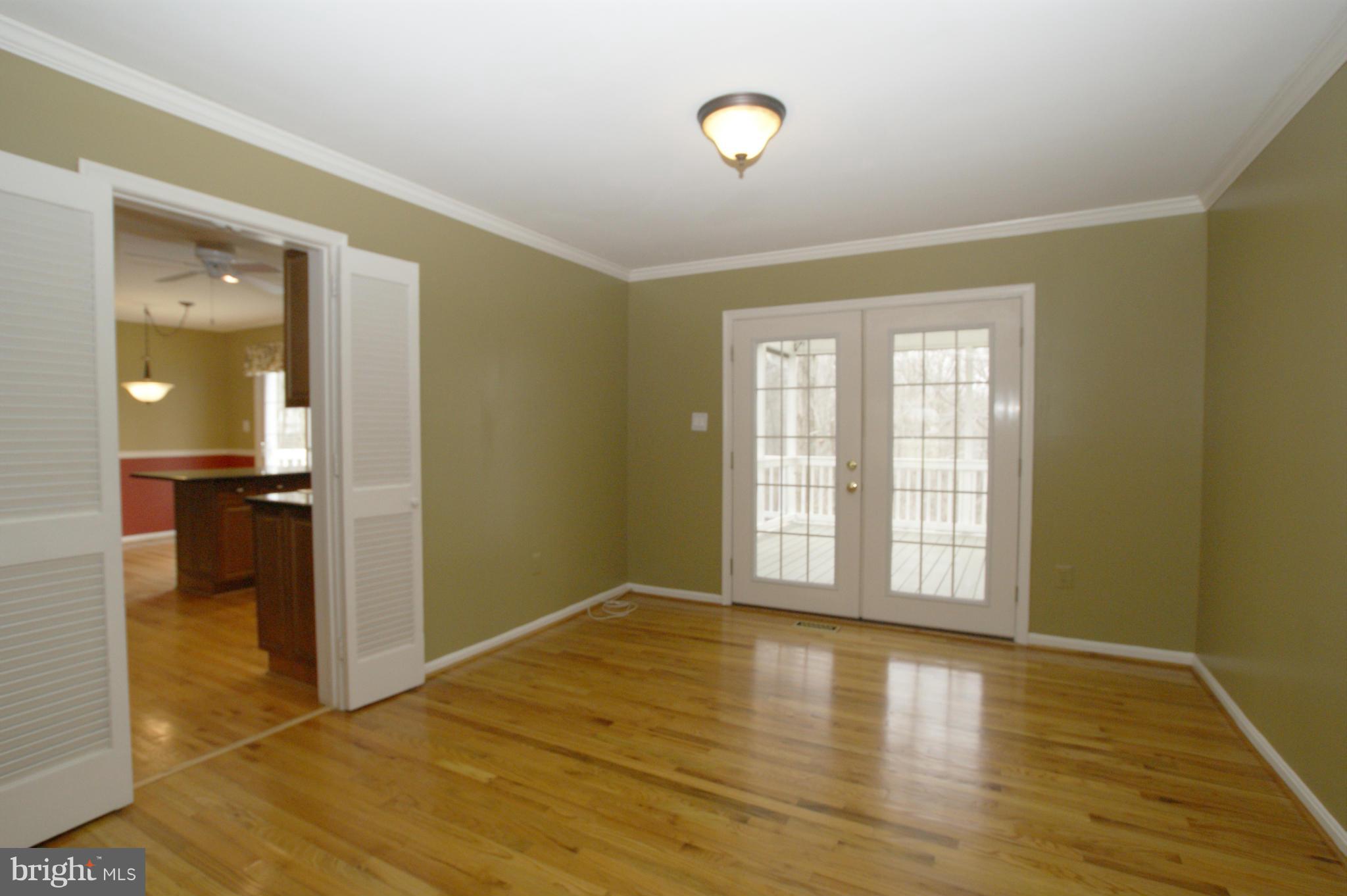 7804 Cliffside Court Springfield, VA 22153 - Photo 6 of 30 Dining Room, just off the kitchen. 11' x 12'
