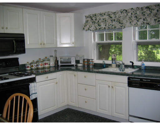 17 Perry Street Danvers, MA 01923 - Photo 4 of 4 Gallery Image 4