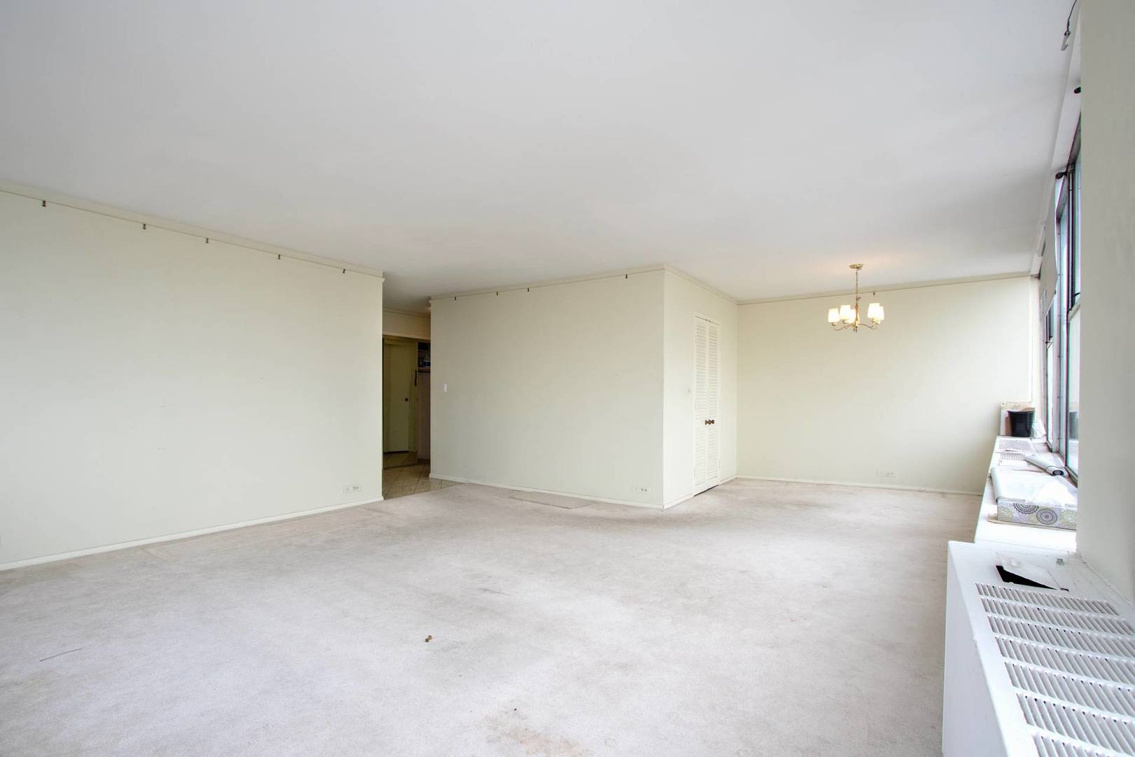5757 North Sheridan Road, Unit 18J Chicago, IL 60660 - Photo 12 of 16 a view of an empty room