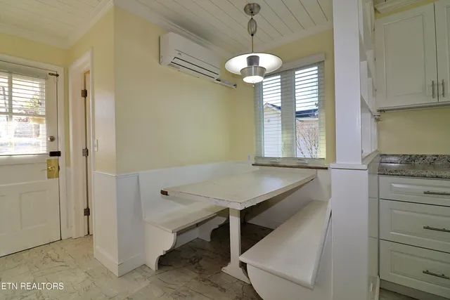 $385,000 | 202 Chester Avenue, Oneida, TN 37841