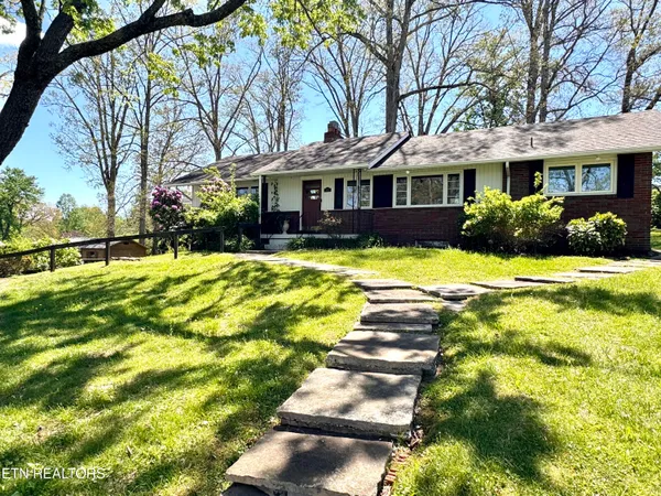$347,500 | 202 Chester Avenue, Oneida, TN 37841