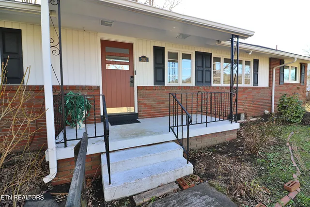 $385,000 | 202 Chester Avenue, Oneida, TN 37841