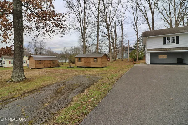 $347,500 | 202 Chester Avenue, Oneida, TN 37841