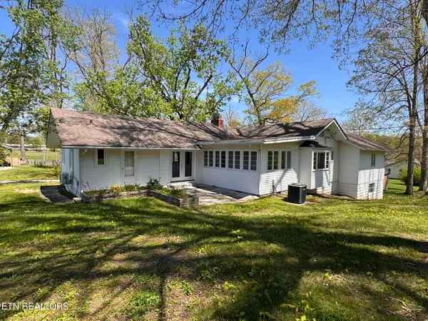 $347,500 | 202 Chester Avenue, Oneida, TN 37841