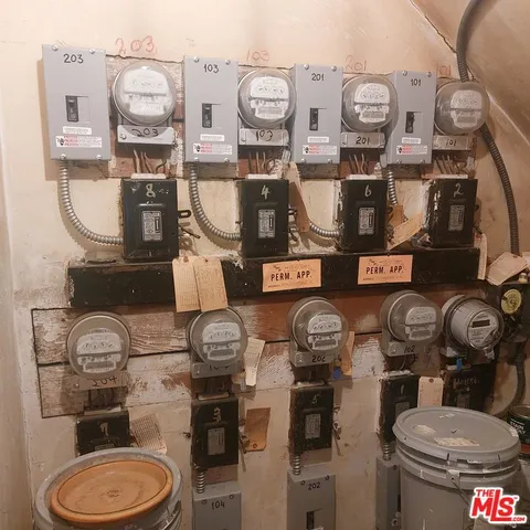 $2,495,000 | 626 South Cloverdale Avenue, Los Angeles, CA 90036