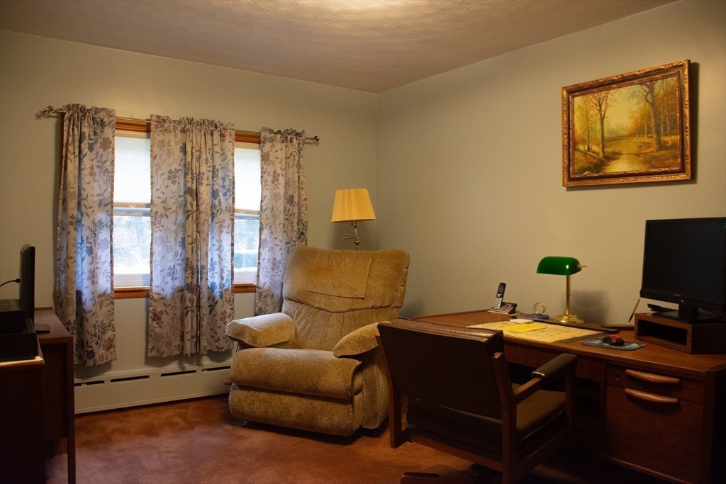 29 Charlton Road Dudley, MA 01571 - Photo 19 of 30