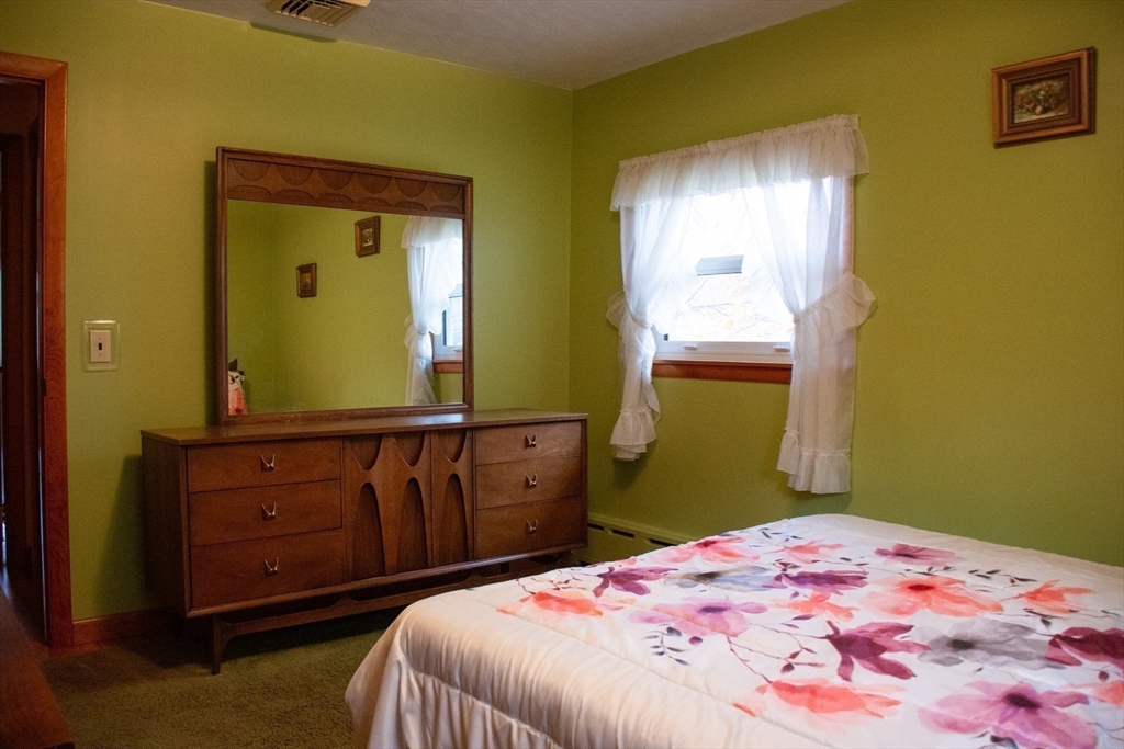 29 Charlton Road Dudley, MA 01571 - Photo 21 of 30