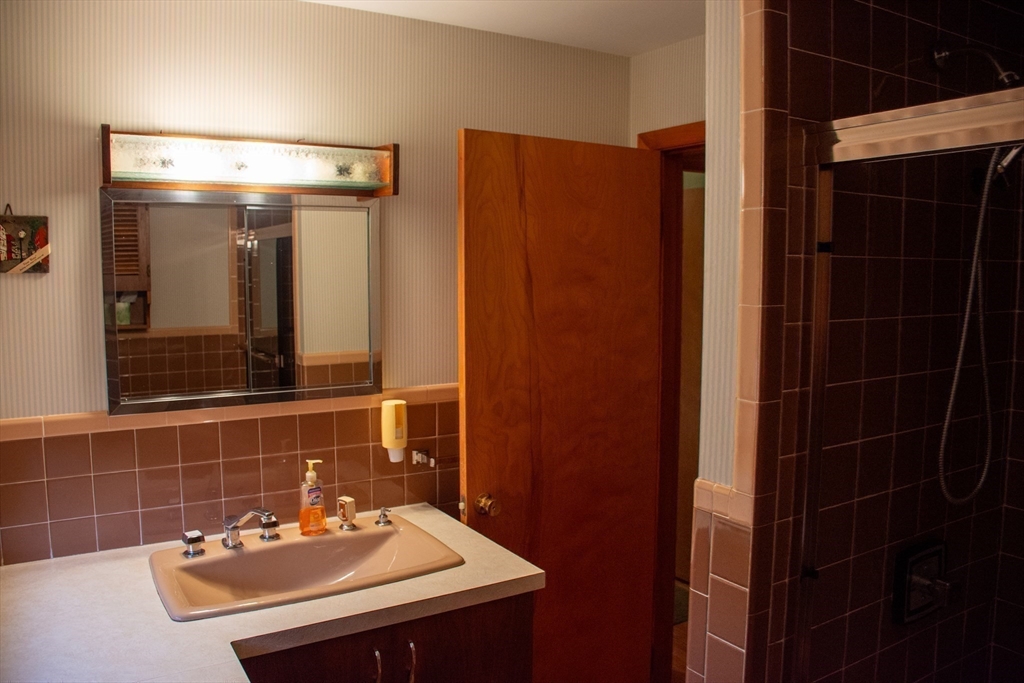 29 Charlton Road Dudley, MA 01571 - Photo 23 of 30
