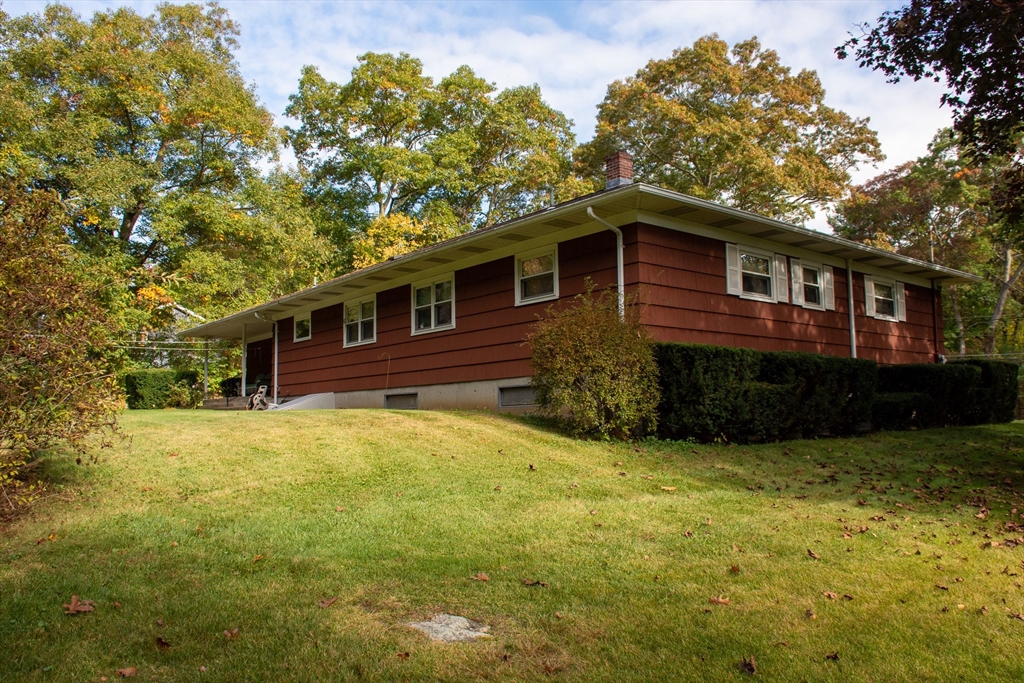 29 Charlton Road Dudley, MA 01571 - Photo 4 of 30