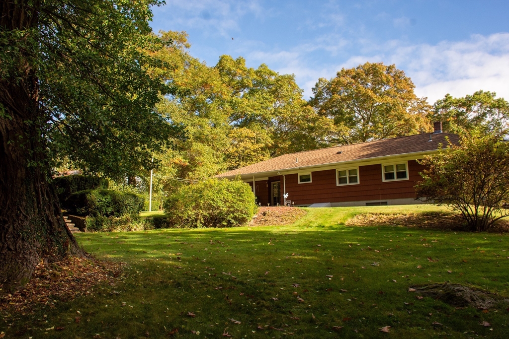 29 Charlton Road Dudley, MA 01571 - Photo 7 of 30