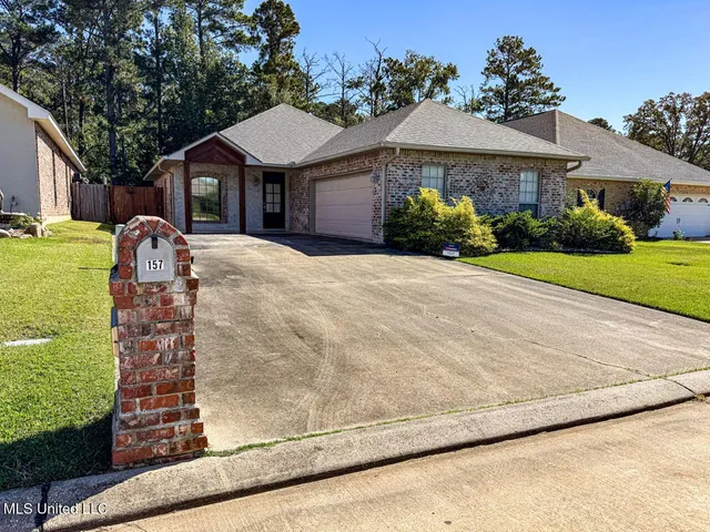 $265,000 | 157 Lakeland Drive, Pineville, LA 71360