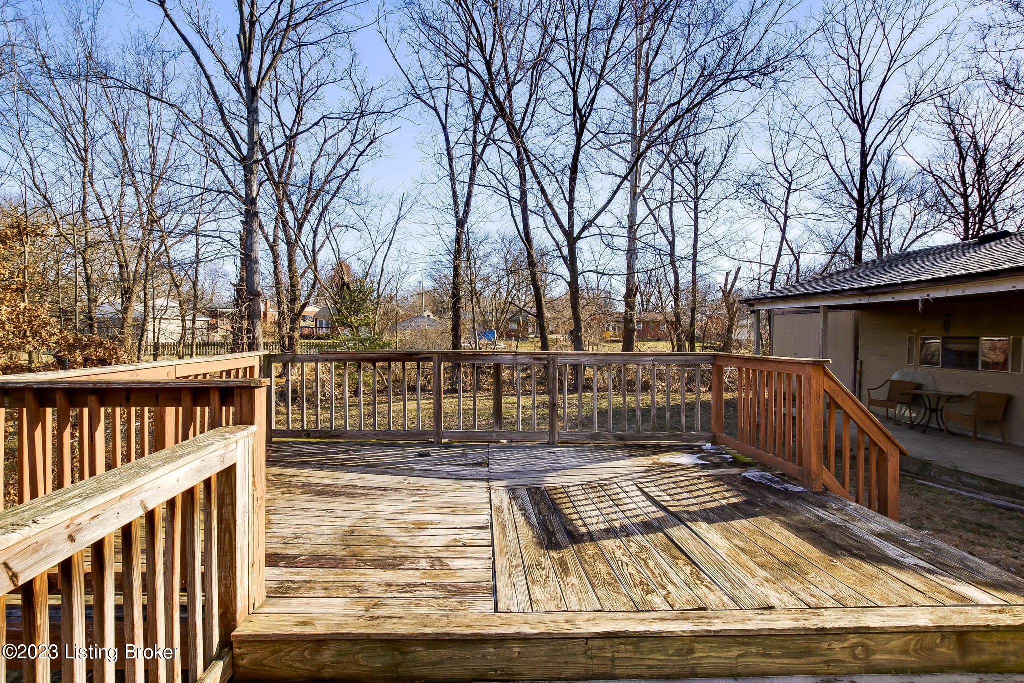 9721 Ranger Road Louisville, KY 40229 - Photo 8 of 16 Deck