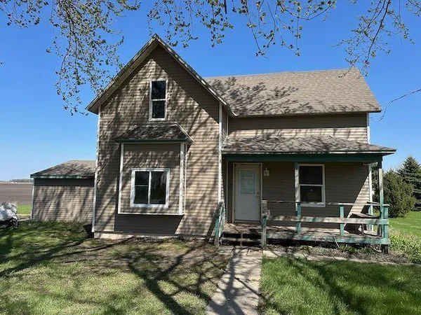 $77,000 | 807 County Road 6, Renville, MN 56284