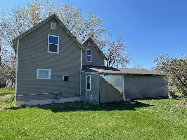 $77,000 | 807 County Road 6, Renville, MN 56284